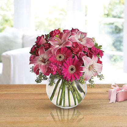 Bouquet of pink flowers in a clear vase 