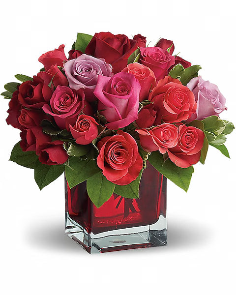 Bouquet of red and pink roses in a clear vase 